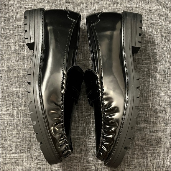 Steve Madden Madelynn Black Loafers - Picture 3 of 9